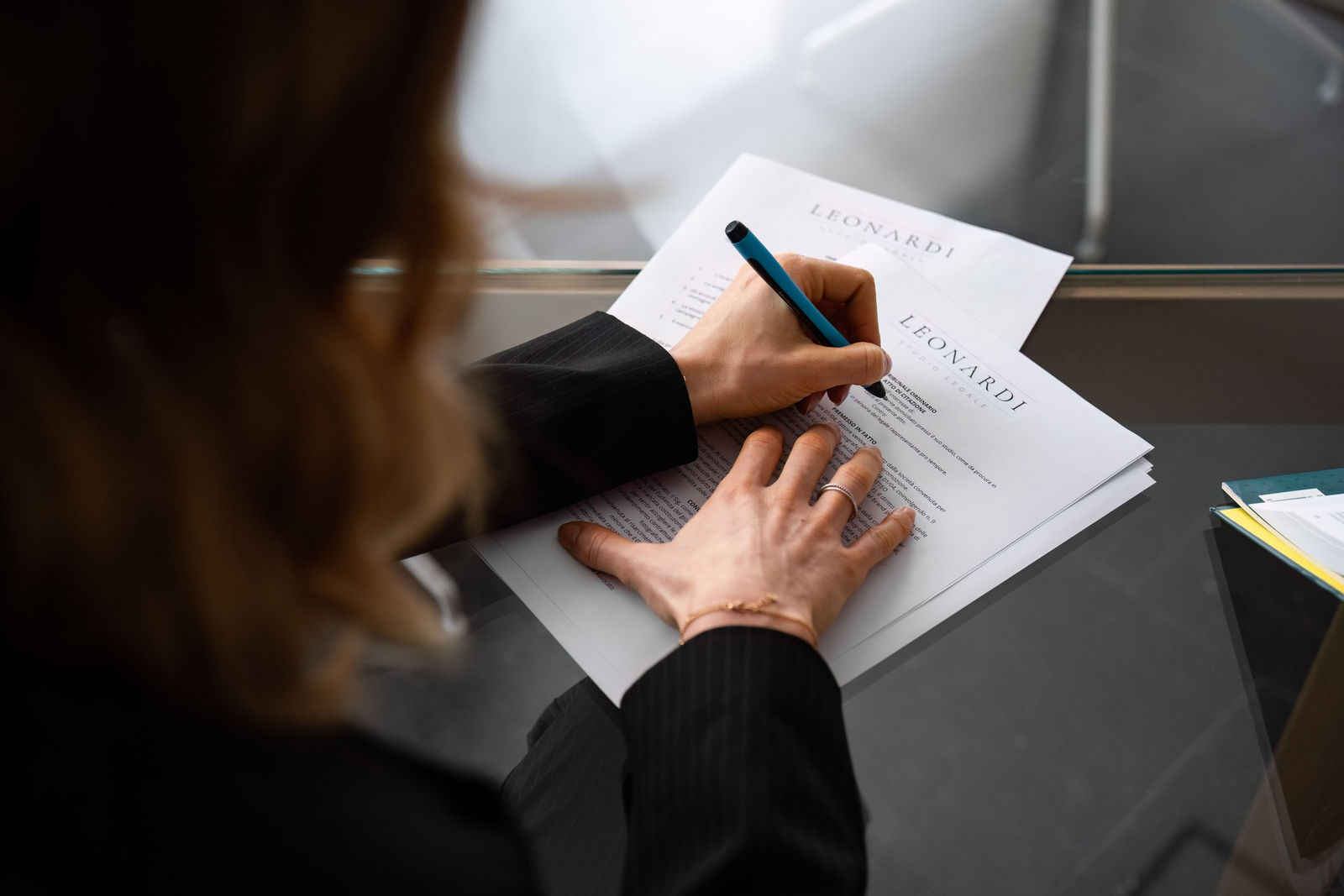 Studio legale - Firma documenti