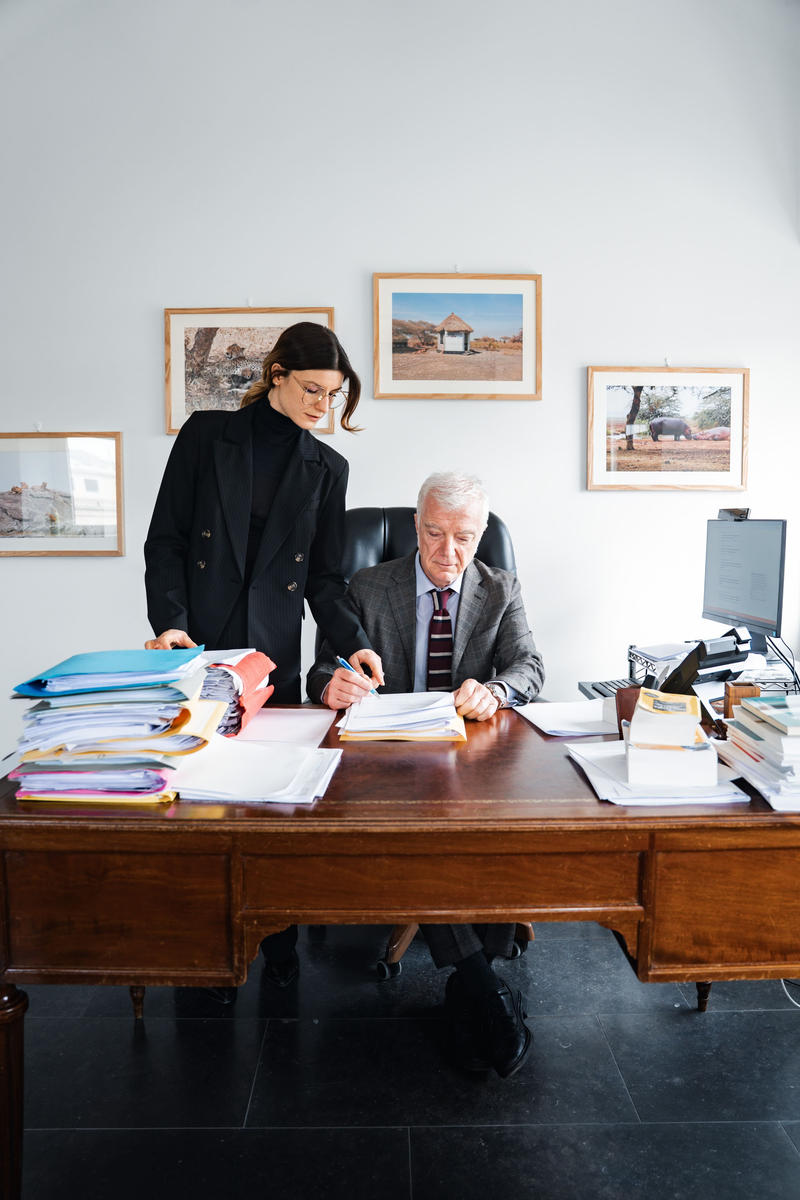 Avv. Riccardo e Alice Leonardi al lavoro nello studio